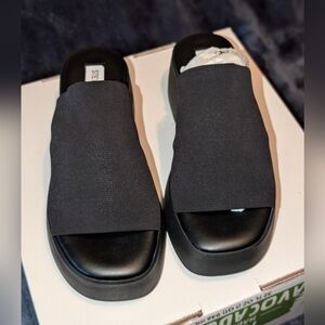 Steve Madden women's slinky 30 platform sandals - Like New 🖤